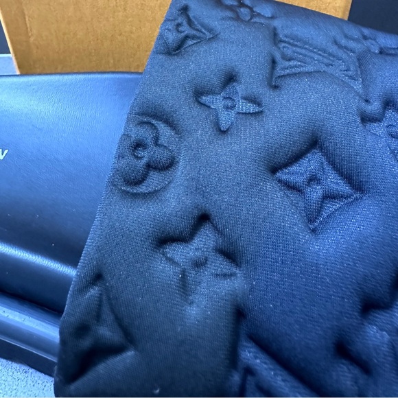 💗Louis Vuitton Technical Embossed Monogram Pool Pillow Comfort Slides- NWOT! - Picture 6 of 6